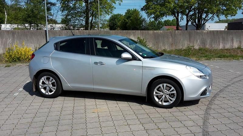 Gebraucht Alfa Romeo Giulietta Turismo 140 PS (102 kW) 2012 Silber Limousine