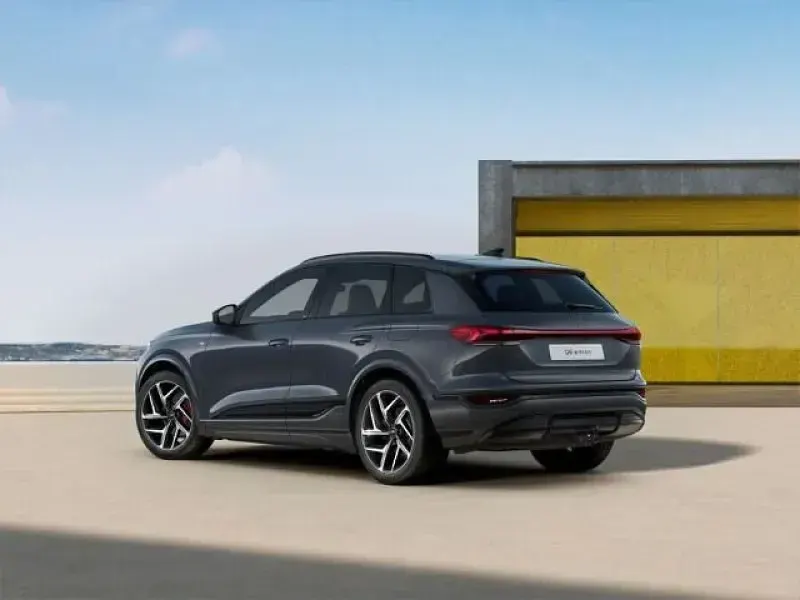 Neu Audi Q6 e-tron Business 225 kW (306 PS) 2026 Grau SUV