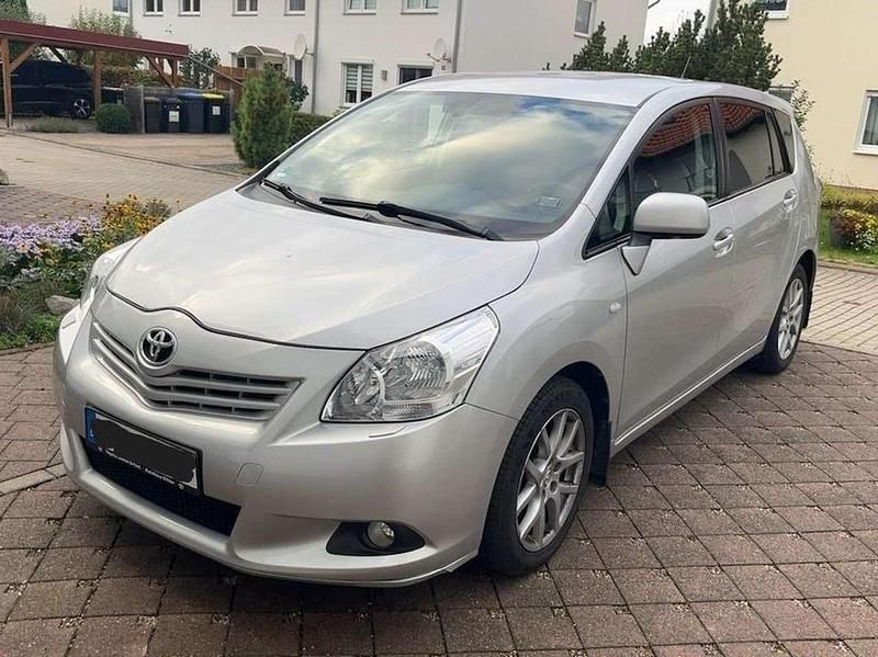 Silber Gebraucht 2010 Toyota Verso Multidrive S Van / Kleinbus | 6.990 € (Fairer Preis) - Bild 1/4