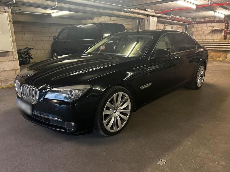 Gebraucht BMW 740 306 PS (225 kW) 2011 Schwarz Limousine