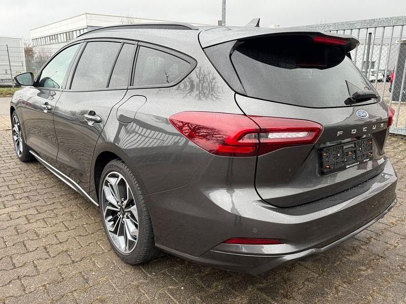 Gebraucht Ford Focus ST-Line 120 PS (88 kW) 2022 Grau Limousine