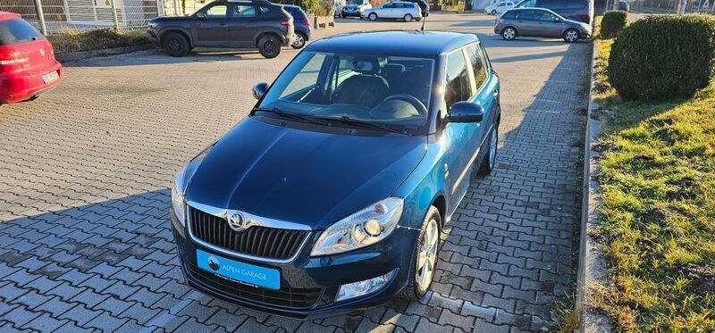 Blau Gebraucht 2013 Skoda Fabia Fresh Limousine | 9.999 € (Fairer Preis) - Bild 1/4