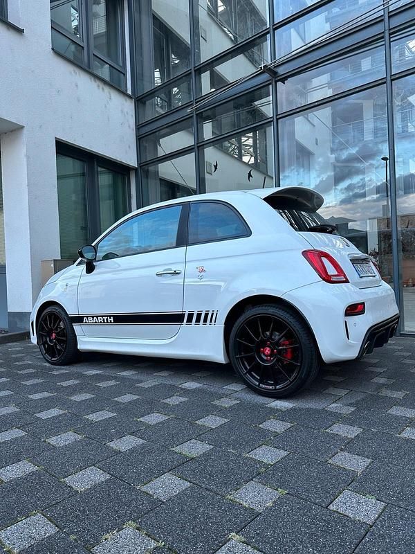 Weiß Gebraucht 2016 Abarth 595 Kleinwagen | 14.850 € (Teuer) - Bild 1/4