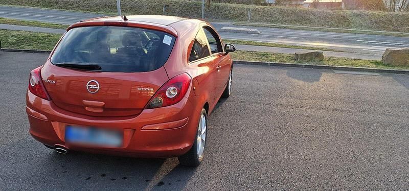 Gebraucht Opel Corsa Edition 69 PS (50 kW) 2011 Rot Kleinwagen
