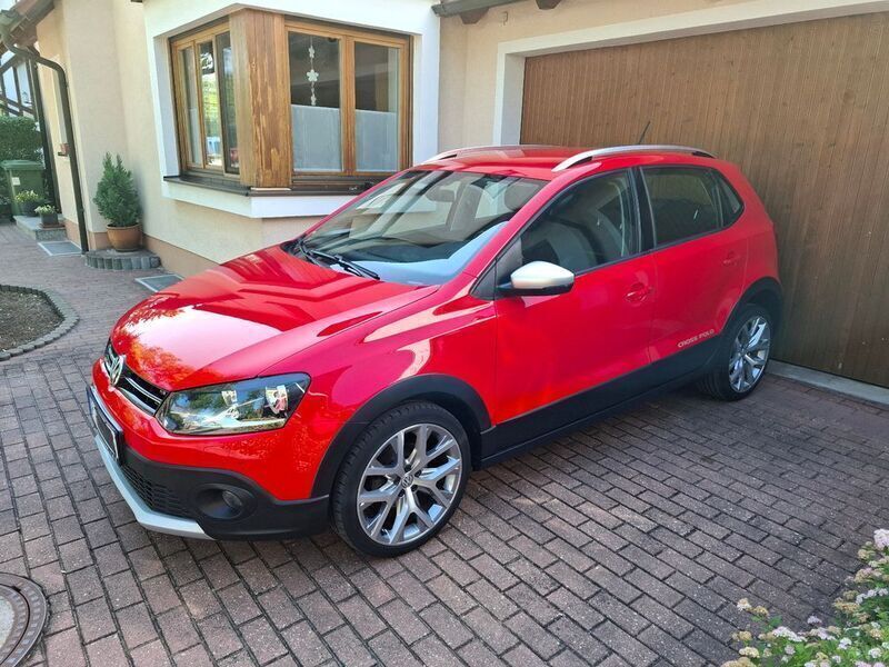 Rot Gebraucht 2015 VW Polo Cross Kleinwagen | 8.900 € (Fairer Preis) - Bild 1/4