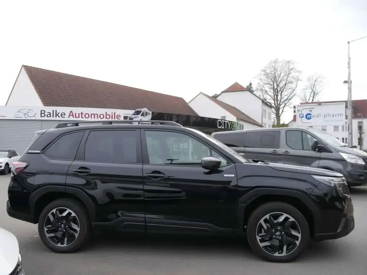 Gebraucht Subaru Forester Exclusive+ 136 PS (100 kW) 2025 Crystal black silica SUV