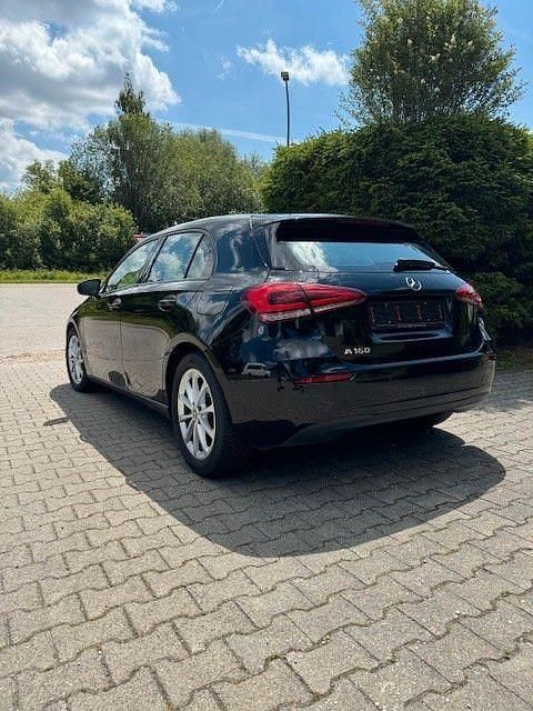 Gebraucht Mercedes A160 109 PS (80 kW) 2020 Nachtschwarz  unilack Limousine
