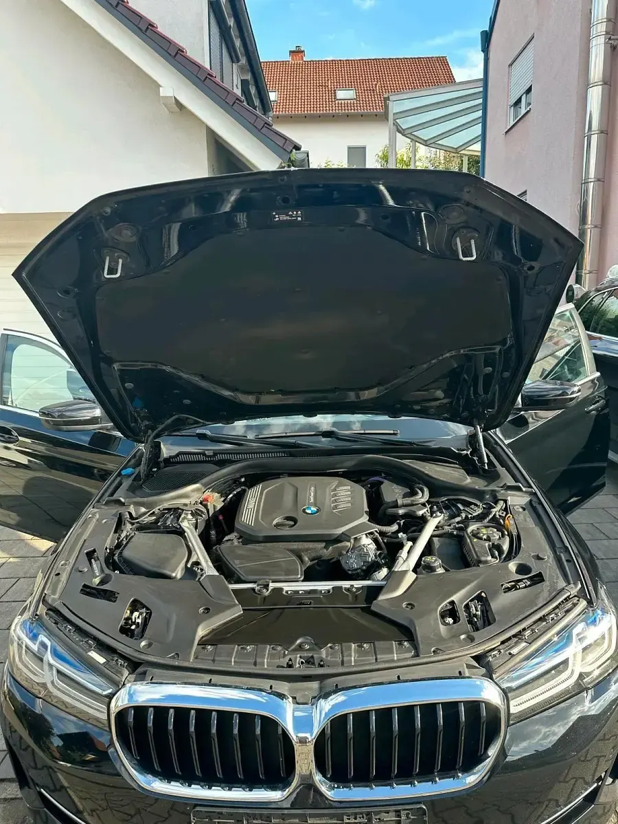 Gebraucht BMW 520 Sport Line 190 PS (139 kW) 2023 Schwarz Limousine