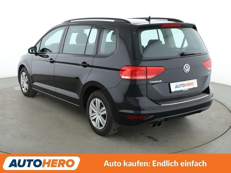 Second-hand VW Touran Trendline 150 CP (110 kW) 2017 Negru Monovolum