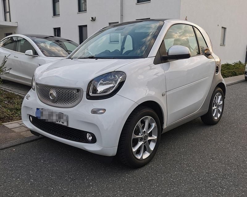 Weiß Gebraucht 2016 Smart ForTwo Coupé Kleinwagen | 10.500 € (Guter Preis) - Bild 1/4