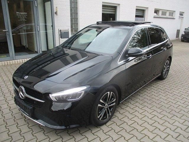 Gebraucht Mercedes B180 136 PS (100 kW) 2024 Schwarz Van / Kleinbus
