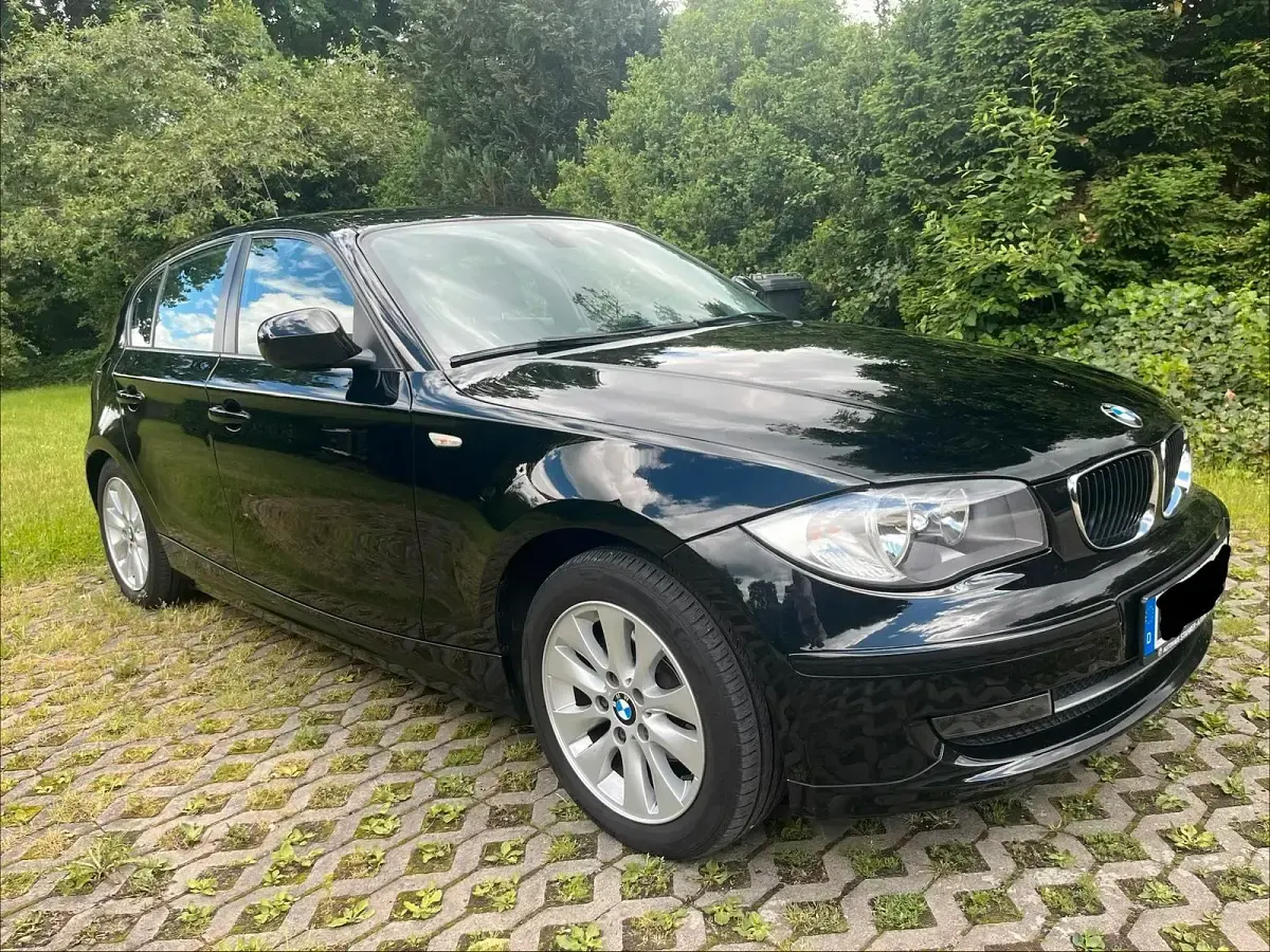 Gebraucht BMW 116 122 PS (89 kW) 2011 Schwarz Kleinwagen