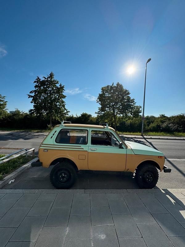 Beige Gebraucht 1992 Lada niva SUV | 4.400 € - Bild 1/4