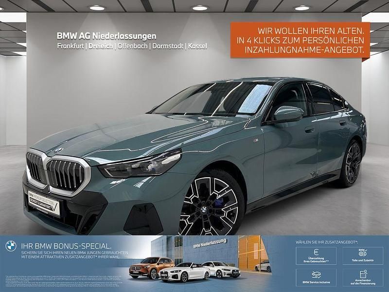 Grün Gebraucht 2024 BMW 540 Comfort Edition Limousine | 76.480 € - Bild 1/3