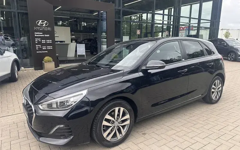 Gebraucht Hyundai i30 Trend 100 PS (73 kW) 2018 Limousine