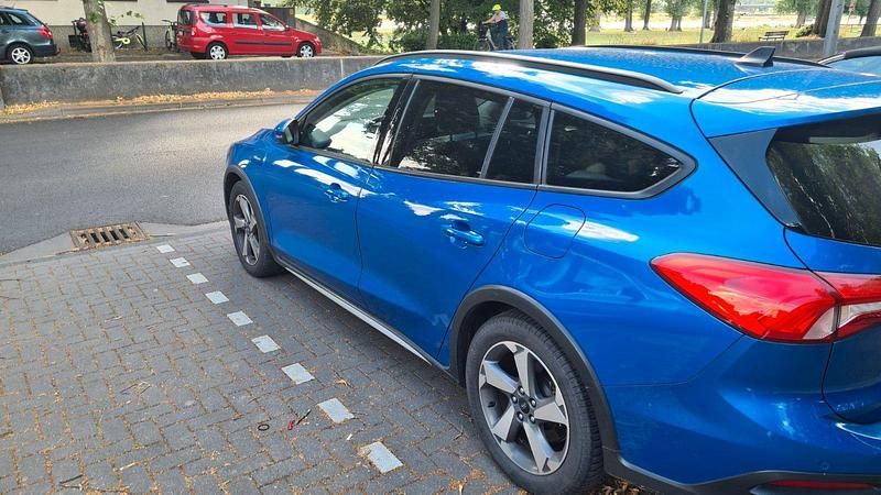 Gebraucht Ford Focus Active 150 PS (110 kW) 2020 Blau Kombi