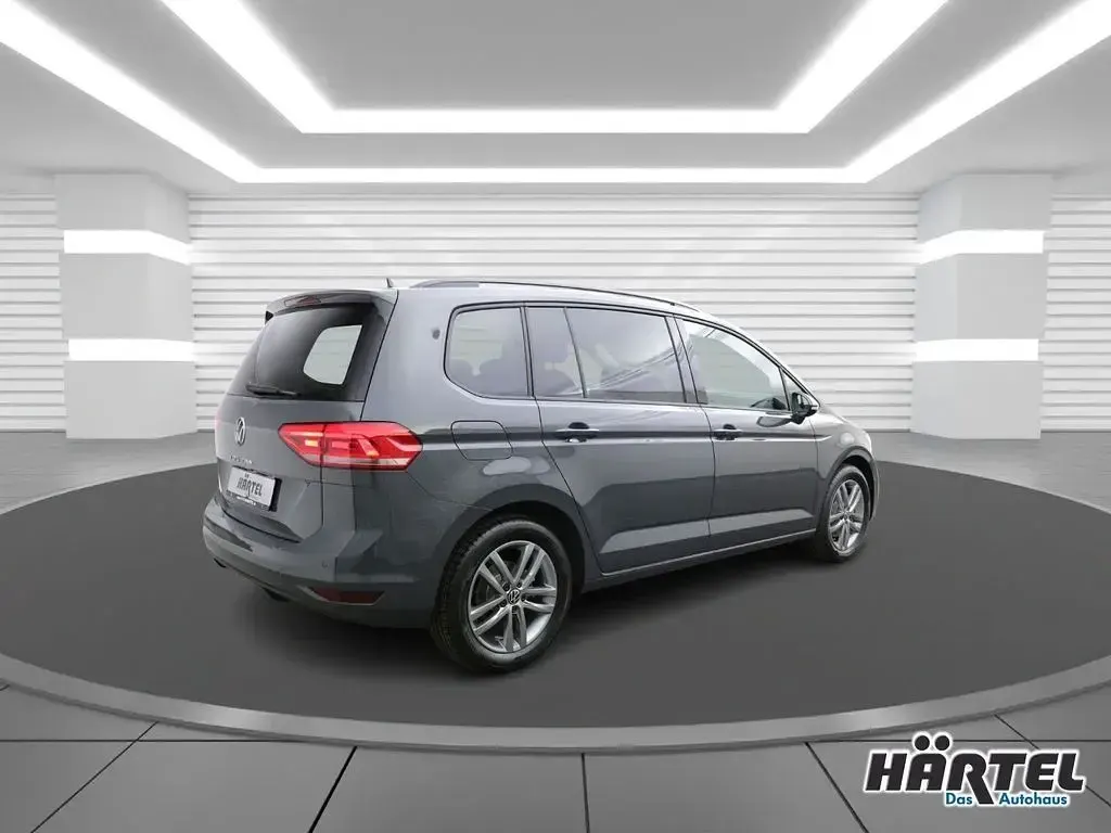 Neu VW Touran Comfortline 150 PS (110 kW) 2026 Delfingrau (grey), metallic Van / Kleinbus