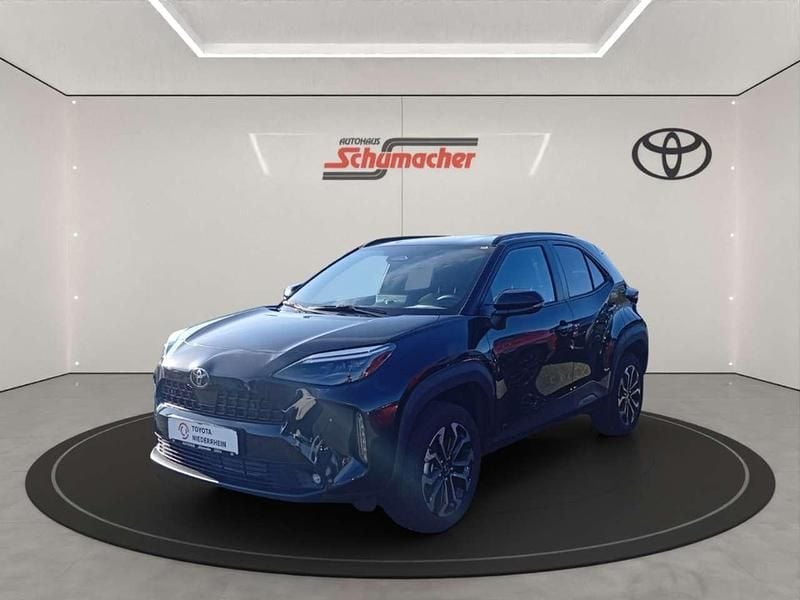 Mysticschwarz mica Neu 2025 Toyota Yaris Hybrid SUV | 27.430 € (Superpreis) - Bild 1/4
