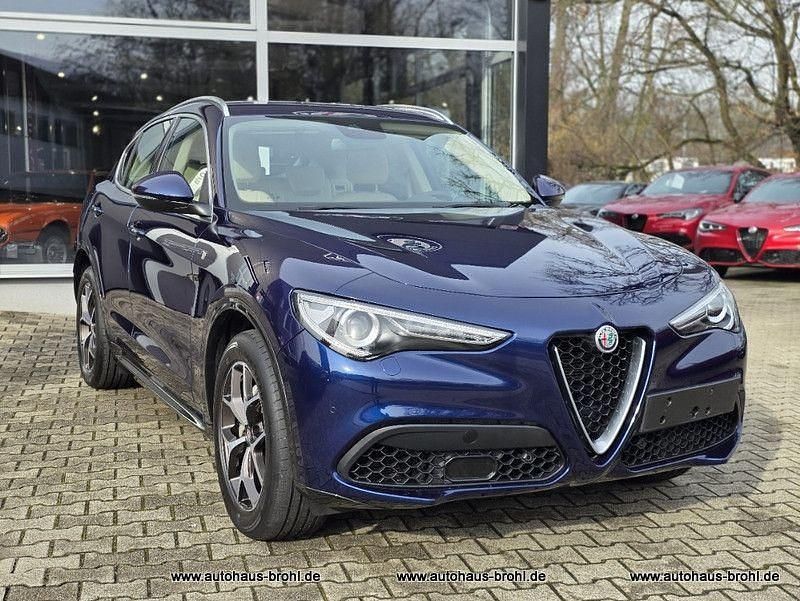 Gebraucht Alfa Romeo Stelvio Lusso 280 PS (205 kW) 2021 Blau SUV