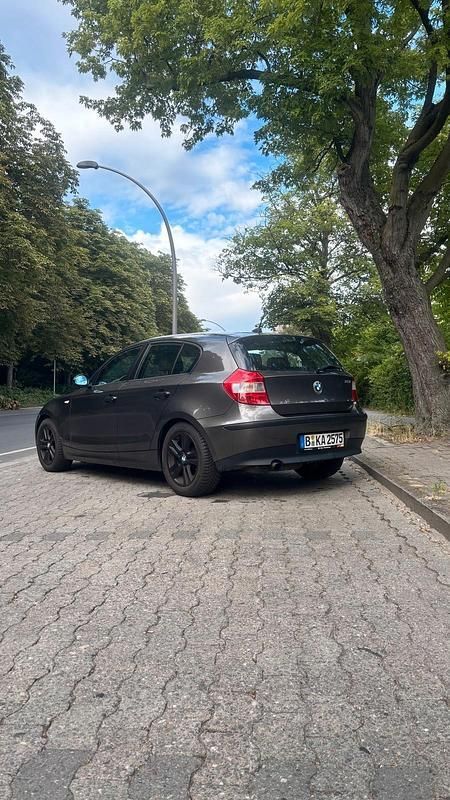 Braun Gebraucht 2005 BMW 118 Kleinwagen | 3.850 € (Fairer Preis) - Bild 1/4