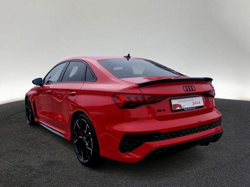 Gebraucht Audi RS3 Ambiente 400 PS (294 kW) 2023 Tangorot metallic Limousine