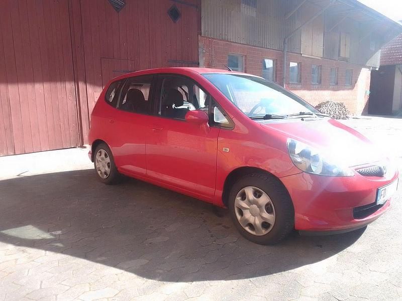 Gebraucht Honda Jazz Cool 77 PS (56 kW) 2007 Rot Kleinwagen