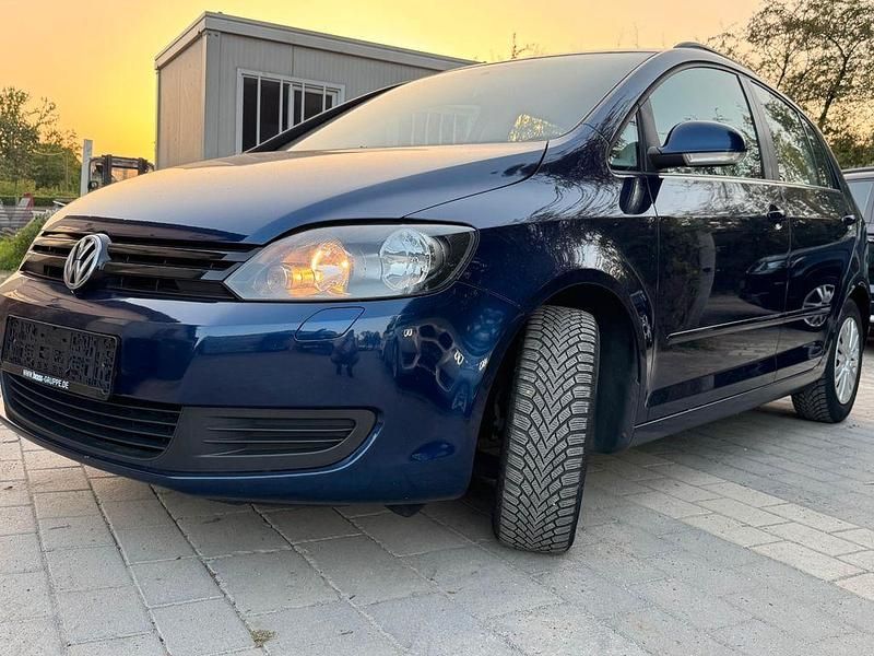 Blau Gebraucht 2012 VW Golf VII Trendline Limousine | 3.500 € (Guter Preis) - Bild 1/4