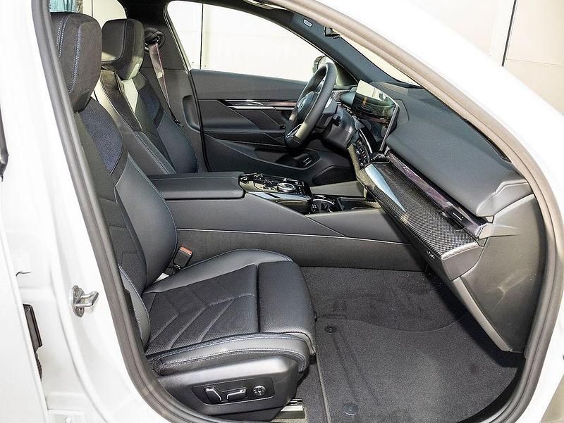 Neu BMW i5 Sport Line 250 kW (340 PS) 2025 Weiß Limousine