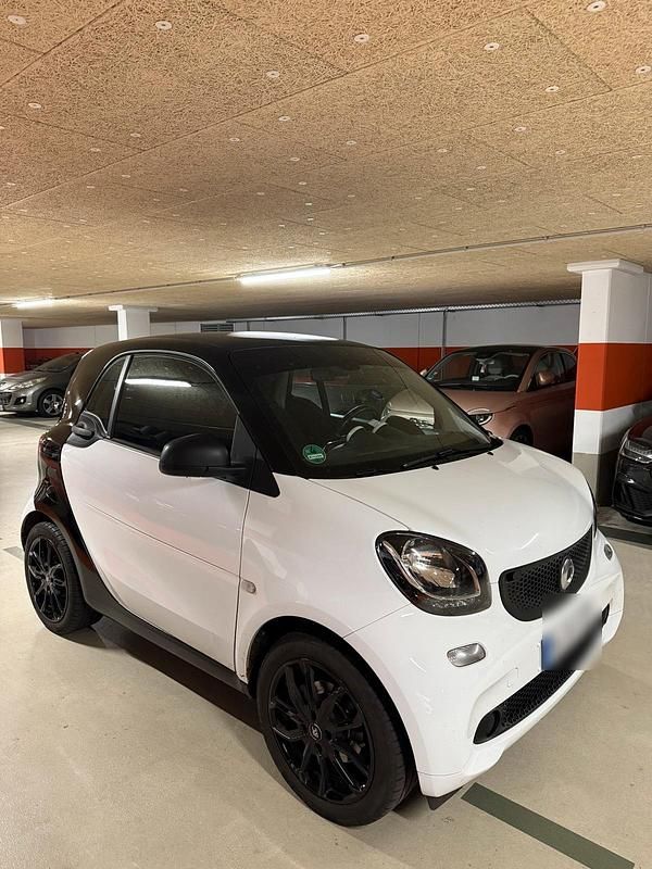 Weiß Gebraucht 2015 Smart ForTwo Coupé Kleinwagen | 6.399 € (Fairer Preis) - Bild 1/4