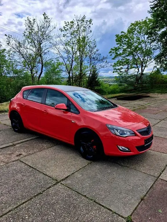 Gebraucht Opel Astra Color Edition 179 PS (131 kW) 2012 Rot Limousine