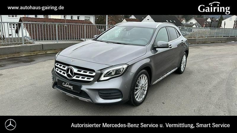 Grau Gebraucht 2019 Mercedes GLA220 AMG line SUV | 22.900 € (Fairer Preis) - Bild 1/4