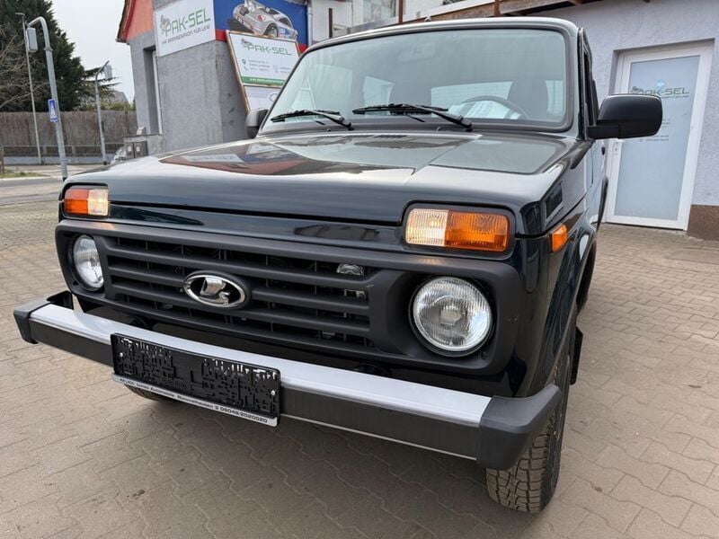 Grün Neu 2025 Lada niva SUV | 20.790 € (Etwas zu teuer) - Bild 1/4