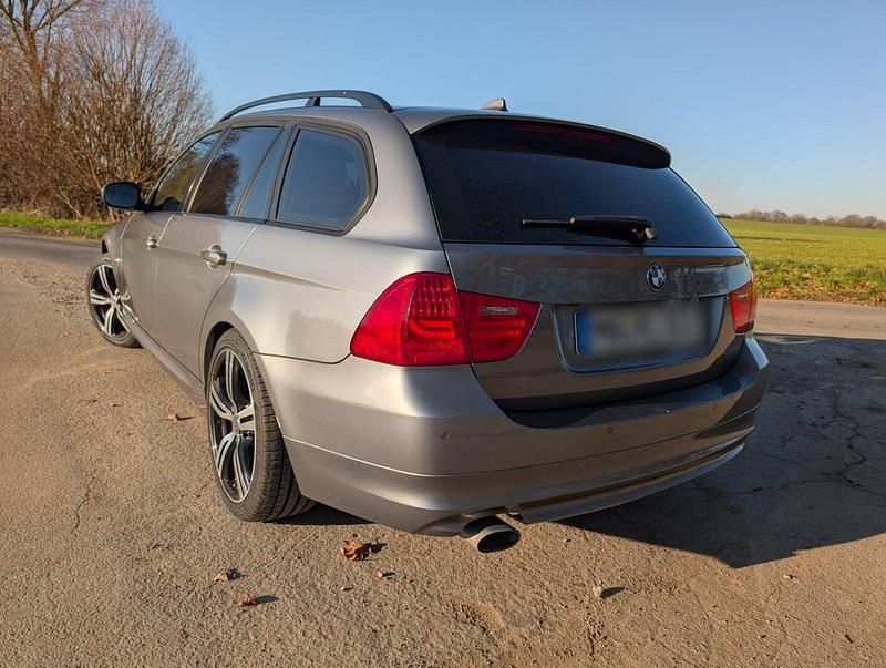 Gebraucht BMW 320 Shadowline 177 PS (130 kW) 2010 Grau Kombi