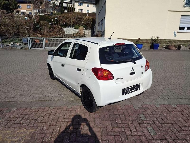 Gebraucht Mitsubishi Space Star 71 PS (52 kW) 2015 Weiß Limousine