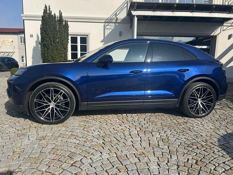 Gebraucht Porsche Macan 300 kW (408 PS) 2025 Enzianblau SUV