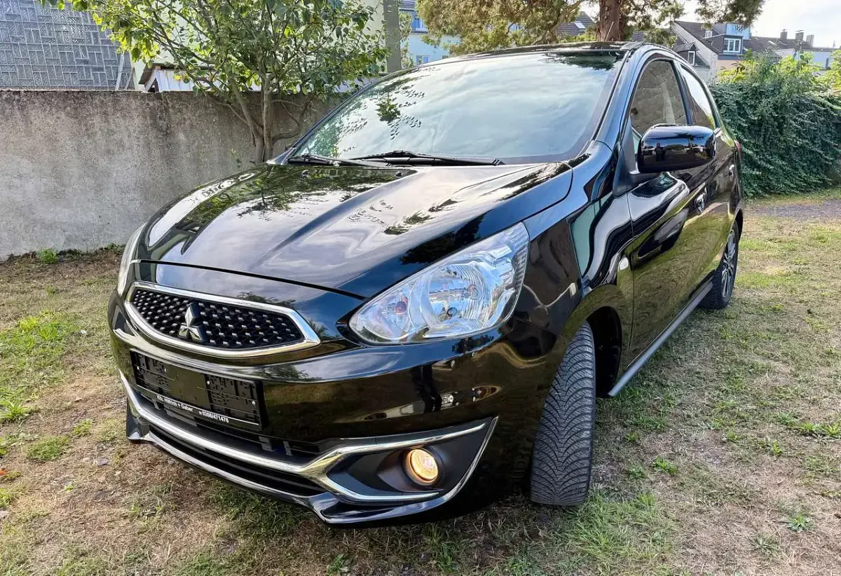 Gebraucht Mitsubishi Space Star Diamant Edition 80 PS (58 kW) 2018 Magicschwarz Kleinwagen