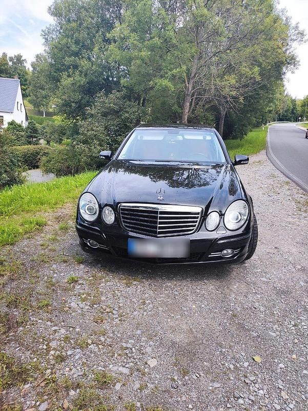 Schwarz Gebraucht 2008 Mercedes E280 Avantgarde Limousine | 5.200 € (Superpreis) - Bild 1/4