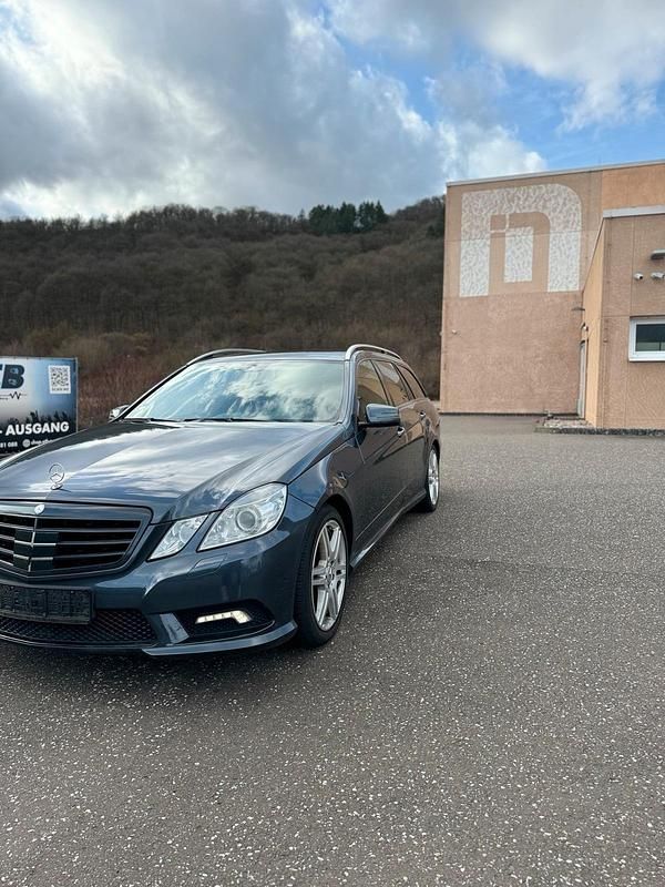 Gebraucht Mercedes E350 AMG line 265 PS (194 kW) 2011 Kombi