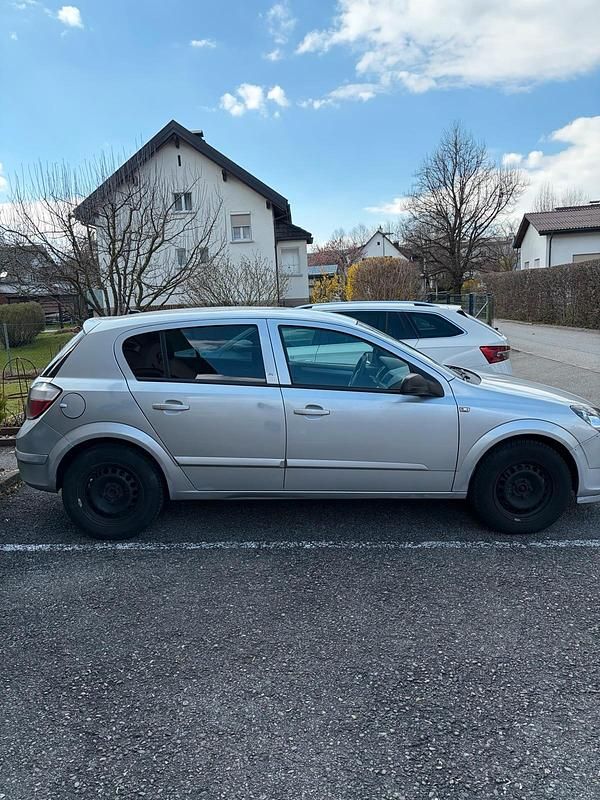 Gebraucht Opel Astra 101 PS (74 kW) 2005 Silber Kleinwagen