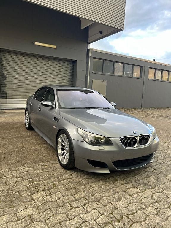 Grau Gebraucht 2005 BMW M5 Sport Line Limousine | 41.000 € (Superpreis) - Bild 1/4