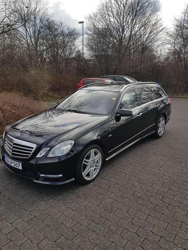 Schwarz Gebraucht 2012 Mercedes E350 AMG line Kombi | 8.700 € (Fairer Preis) - Bild 1/4