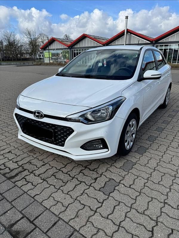 Gebraucht Hyundai i20 Select 84 PS (61 kW) 2019 Weiß Kleinwagen