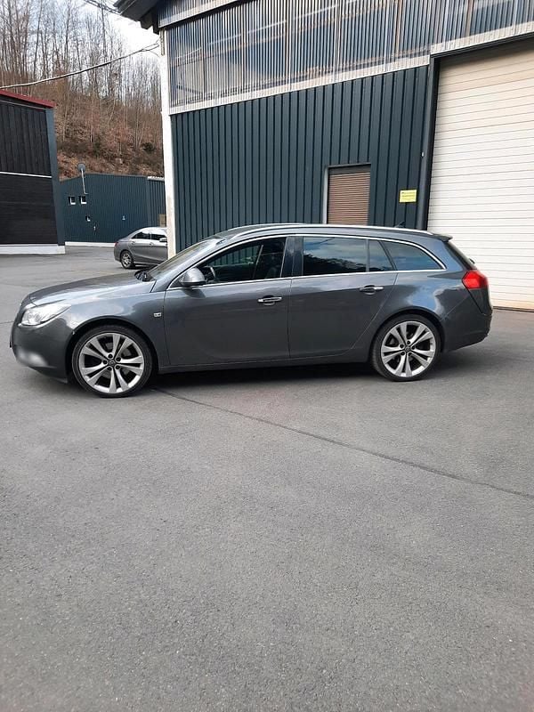 Gebraucht Opel Insignia 260 PS (191 kW) 2010 Grau Kombi