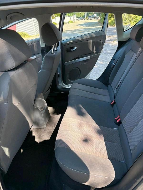 Usata Seat Leon 102 CV (75 kW) 2009 Grigio Utilitaria