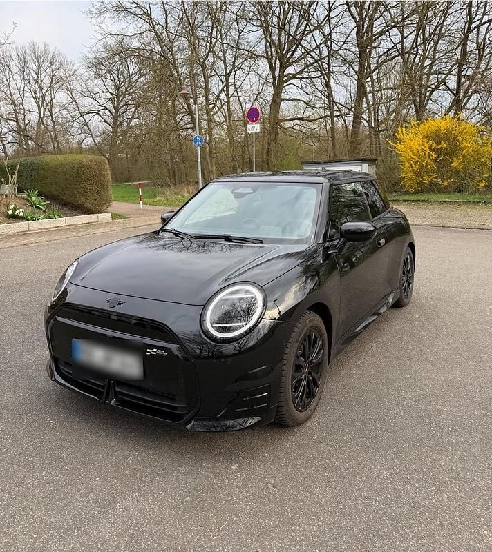 Second-hand Mini Cooper SE 159 kW (217 CP) 2025 Negru Hatchback