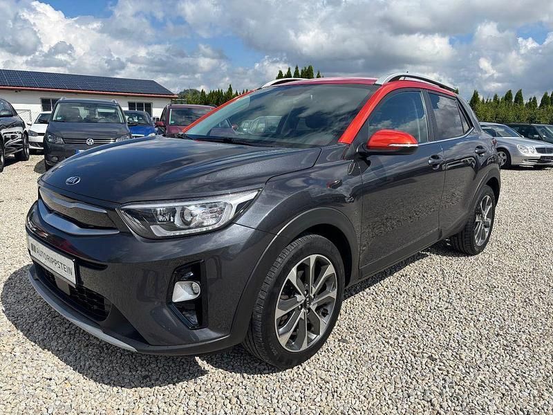 Grau Gebraucht 2018 Kia Stonic Spirit SUV | 11.690 € (Fairer Preis) - Bild 1/4