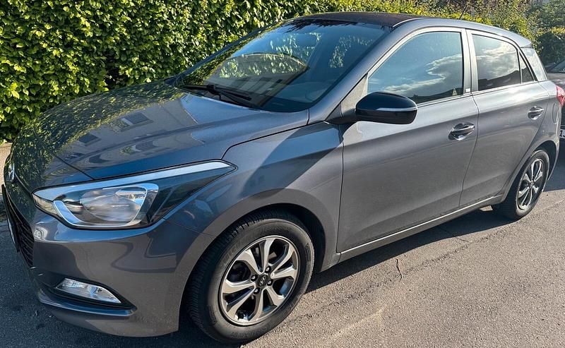 Gebraucht Hyundai i20 84 PS (61 kW) 2018 Grau Coupé