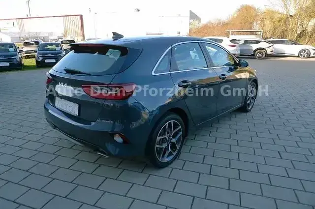 Gebraucht Kia Ceed Spirit 140 PS (102 kW) 2024 Grau Kleinwagen