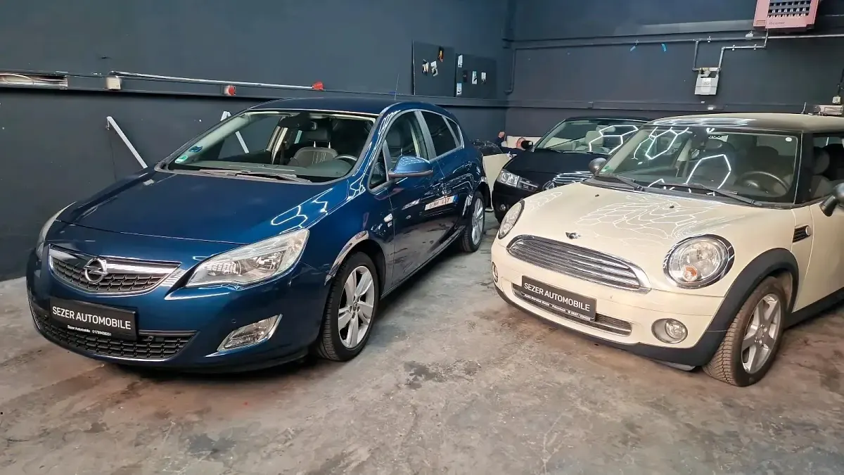 Gebraucht Opel Astra 140 PS (102 kW) 2012 Blau Limousine