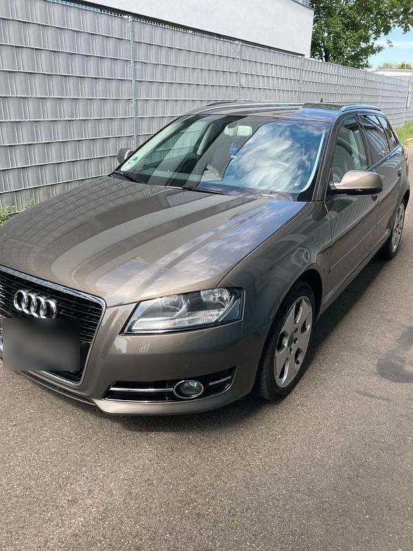 Braun Gebraucht 2010 Audi A3 Sportback Comfort Kleinwagen | 8.600 € (Fairer Preis) - Bild 1/4